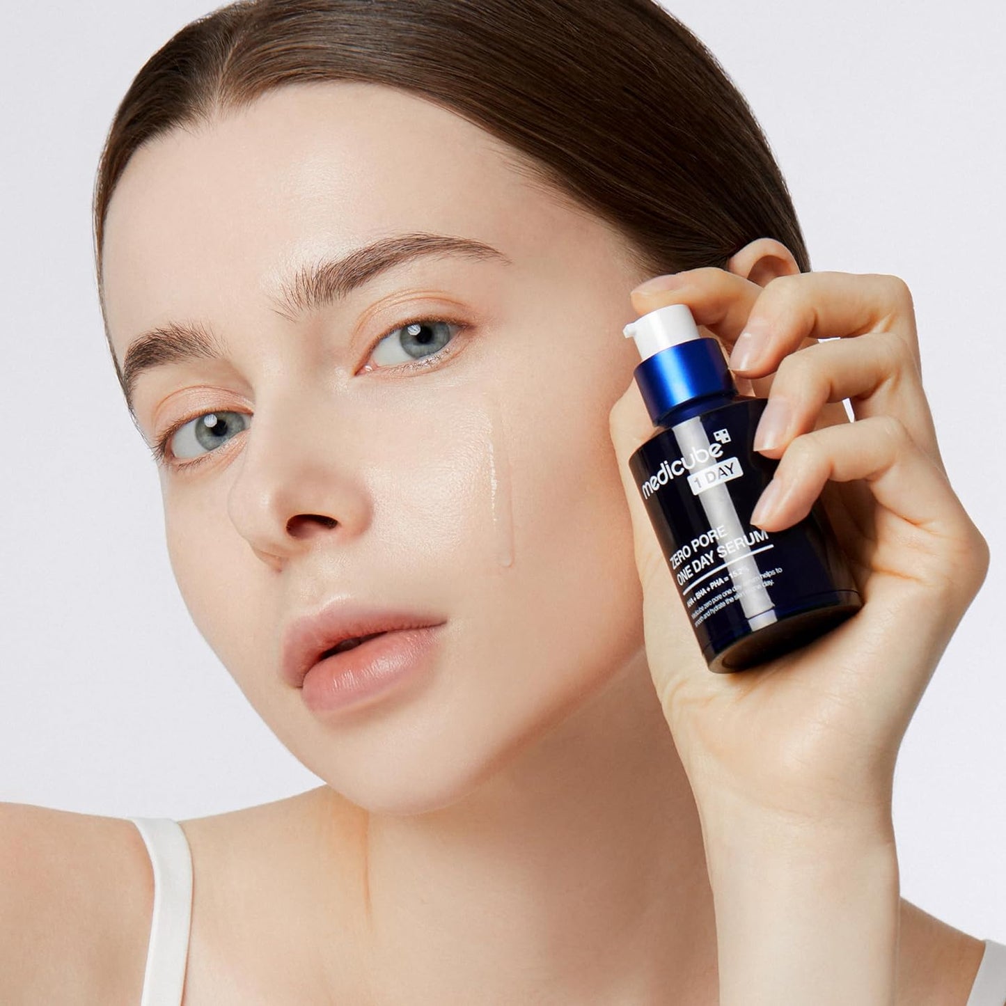[Medicube] Zero Pore One-day Serum 30ml - Overnight Resurfacing Serum with Pore Tightening Complex - 15.2% AHA+BHA+PHA & 2% Niacinamide - 10.8% reduction in pore appearance after one day of use